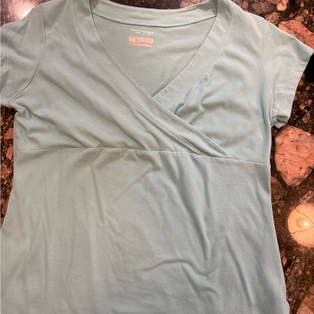 Columbia Women's Turquoise V-Neck Top with Cooling Fabric (large)